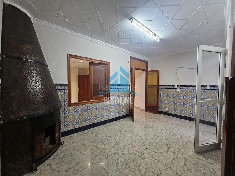 Foto bc97648f-a299-46d3-b080-0b82cf3edb78. Casa adossada amb calefacció a Guadassuar