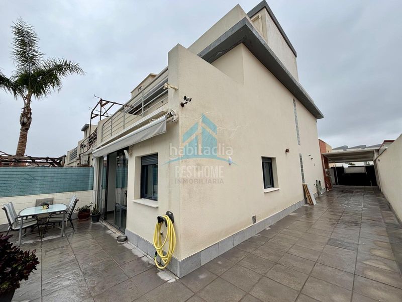 Foto 03622f6f-6e1f-4410-b827-3d3f99d6aac8. Casa aparellada amb aparcament piscina a Daimús