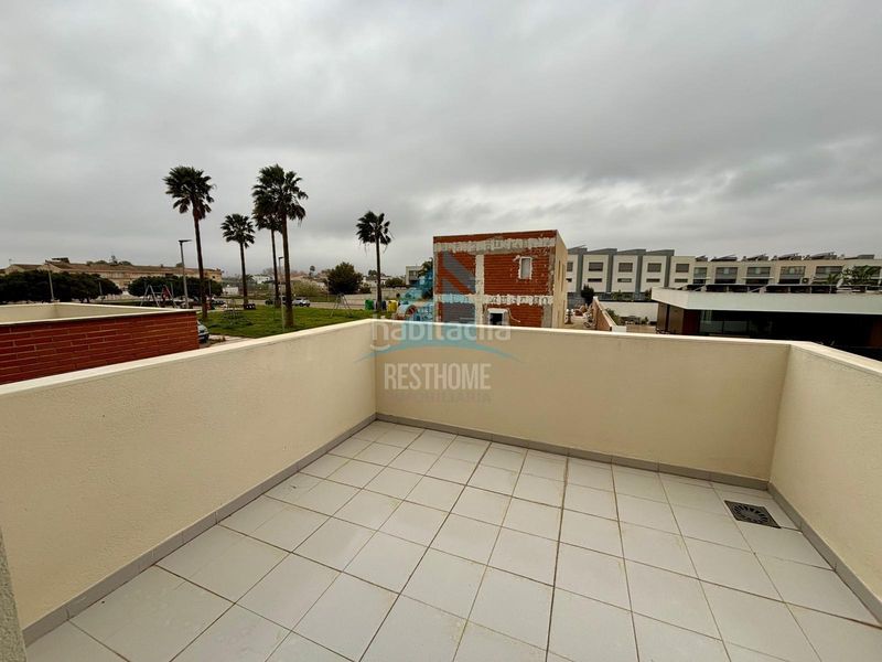 Foto 0a1fb76b-1939-4c45-867c-abad42de695e. Casa aparellada amb aparcament piscina a Daimús