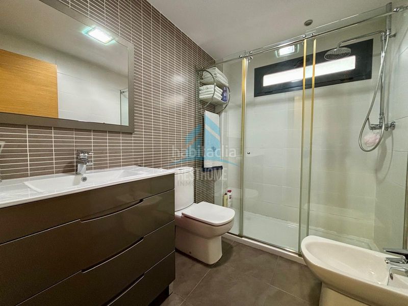 Foto 229535d8-878d-44a5-8020-0fa62709f31c. Casa aparellada amb aparcament piscina a Daimús