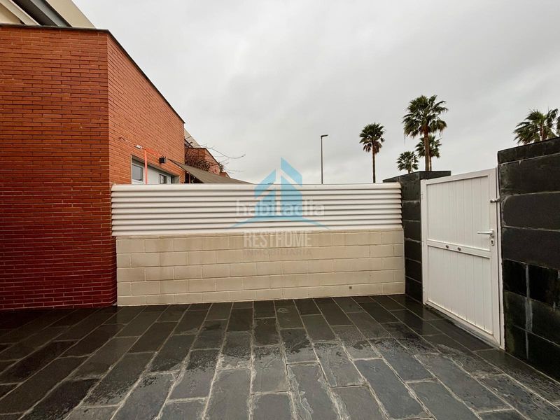 Foto 37b5b6e9-5b12-4277-9308-3e0fb71520c6. Casa aparellada amb aparcament piscina a Daimús