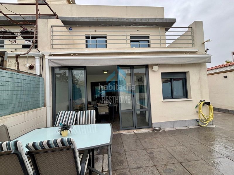 Foto 42c5ed6a-373d-43f0-8a37-e730852b0dd7. Casa aparellada amb aparcament piscina a Daimús