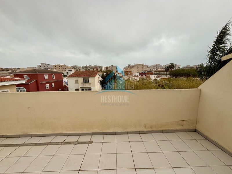 Foto 53d62543-adb0-409f-b367-86d32ebf5be8. Casa aparellada amb aparcament piscina a Daimús