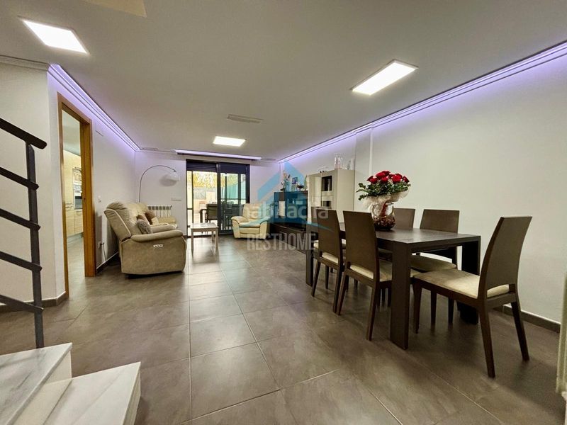 Foto 5e0c9475-d929-43aa-b7a1-841b1146264e. Casa aparellada amb aparcament piscina a Daimús