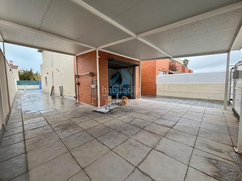 Foto 72fcf8b3-926c-446e-a64d-6215bd5ce14b. Casa aparellada amb aparcament piscina a Daimús