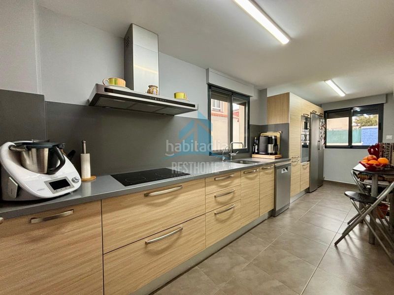 Foto 772e3645-6ca0-421f-aee4-7c4343a4f071. Casa aparellada amb aparcament piscina a Daimús