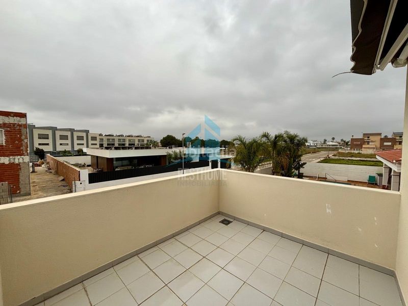 Foto 82b7376a-3f24-4322-a5fc-e4e56b1341e5. Casa aparellada amb aparcament piscina a Daimús