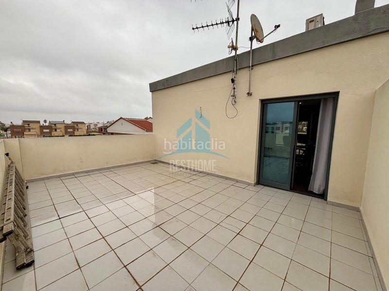 Foto 8bd2c547-3301-499e-9cbc-72e59fd62883. Casa aparellada amb aparcament piscina a Daimús