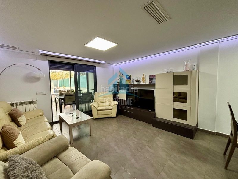 Foto b3c36ec0-111a-401f-8507-850ab01c6fd3. Casa aparellada amb aparcament piscina a Daimús