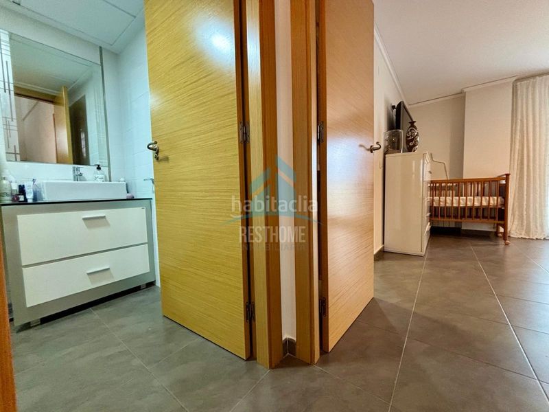 Foto c167bc39-1947-449e-b558-489080e177d7. Casa aparellada amb aparcament piscina a Daimús