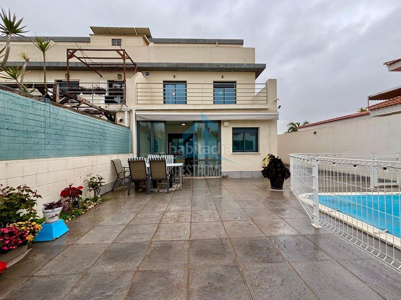 Foto ecc0fb7a-5678-44f1-b665-77e4c782cf5b. Casa aparellada amb aparcament piscina a Daimús