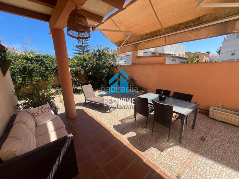 Foto cddbaf9a-a4ff-4ac1-ba13-f08d6e1d8455. Casa adossada amb aparcament a El Marenyet Cullera