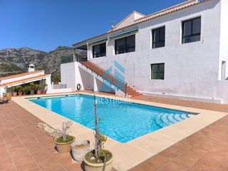 Chalet in Urbanizaciones. Espectacular chalet independiente en urbanización de gandía