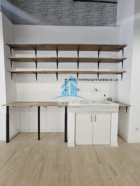 Foto 94f6423c-22f2-44d8-92fd-f28e14f6b40e. Local comercial a Russafa Valencia