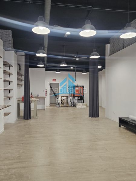 Foto a218091b-77f8-47e7-bd8d-6d6ad8f6d778. Local comercial a Russafa Valencia