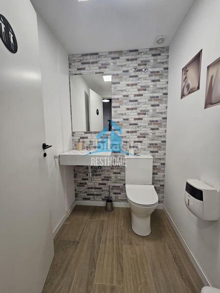 Foto c20a4eff-e851-4655-9858-0b78296fa05e. Local comercial a Russafa Valencia