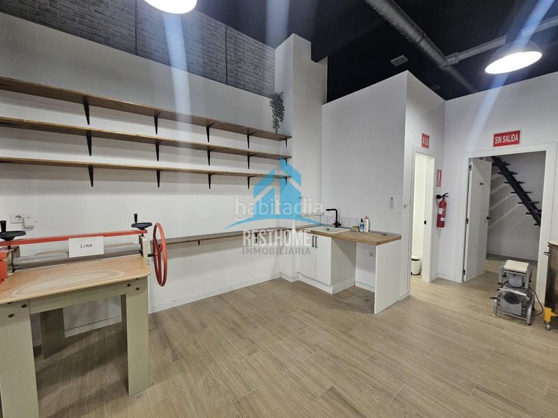 Foto f1196388-0411-4c7c-9839-94536c0f452e. Local comercial a Russafa Valencia