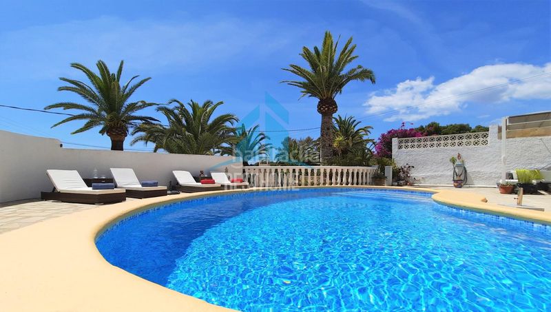 Foto 090ab63d-37b3-4332-bb4c-3cd081d44eeb. Xalet amb aparcament piscina a Moravit-Cap Blanc Moraira