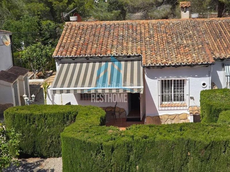Foto a12848ac-4ea9-42b6-a67a-b602c6abf518. Casa adossada amb aparcament piscina a Moravit-Cap Blanc Moraira