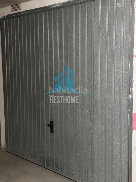 Foto af5e665c-62f5-4733-937c-642d936d3509. Aparcament cotxe a pueblo de Cullera Cullera