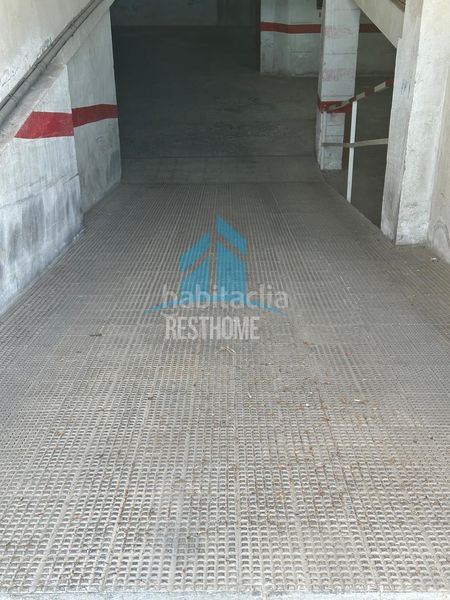 Foto f7b7348e-bc0e-4ab9-838a-1674df71af1e. Aparcament cotxe a pueblo de Cullera Cullera