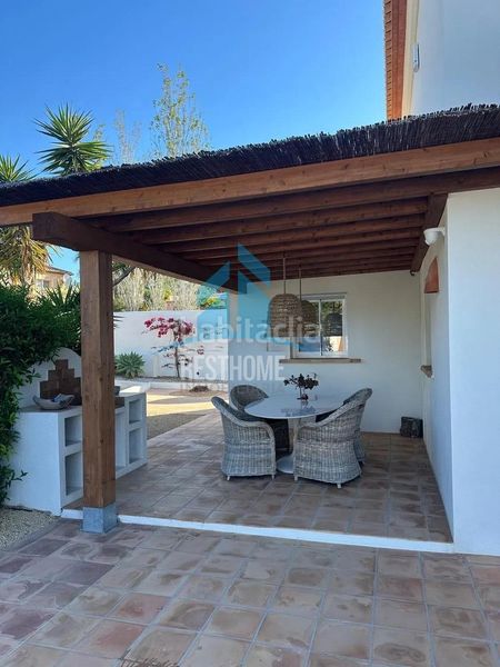 Foto ae6e48dd-8235-4516-b15e-780d39b1cd85. Xalet amb aparcament piscina a Cala Advocat-Baladrar Benissa