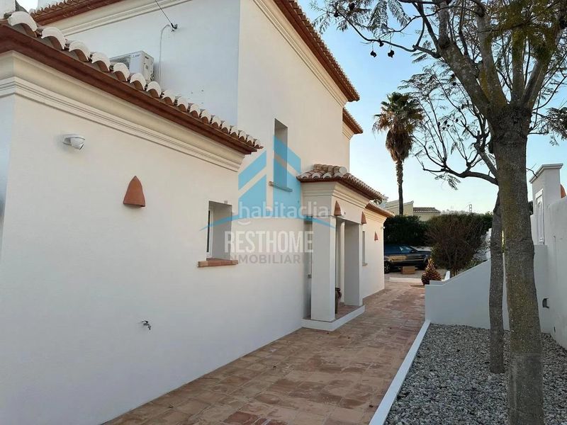 Foto b6b25ba5-ff7d-43c9-9a2f-aa09f92c1aed. Xalet amb aparcament piscina a Cala Advocat-Baladrar Benissa