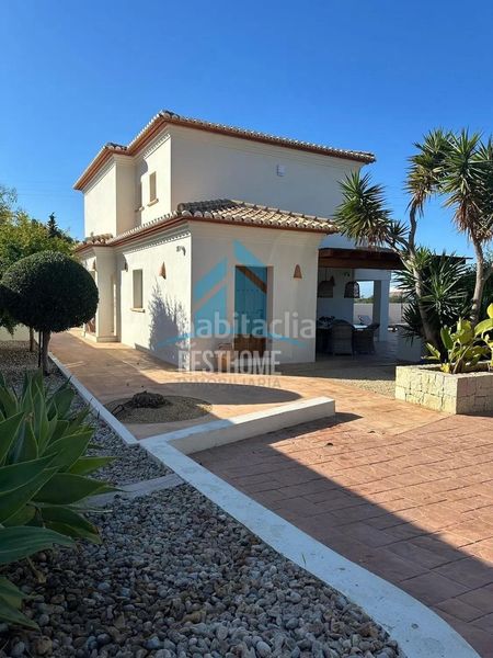 Foto b8fc08d5-daee-4765-9c7b-4b07c4325fd7. Xalet amb aparcament piscina a Cala Advocat-Baladrar Benissa