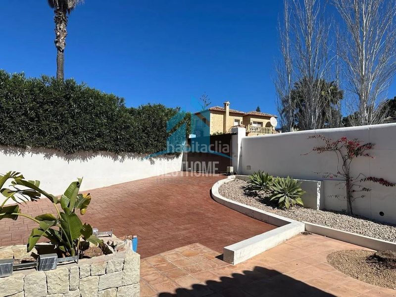 Foto e66108c3-803a-4d8e-871c-23926b22c62a. Xalet amb aparcament piscina a Cala Advocat-Baladrar Benissa