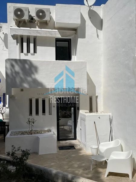 Foto 6a9e98c0-762e-498b-b7e2-7ed67aead927. Casa adossada amb piscina a Marina Botafoc-Talamanca Ibiza