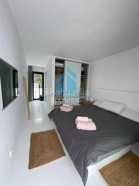Foto b681b8a9-bbe7-475d-9303-7d96b7a05df7. Casa adossada amb piscina a Marina Botafoc-Talamanca Ibiza