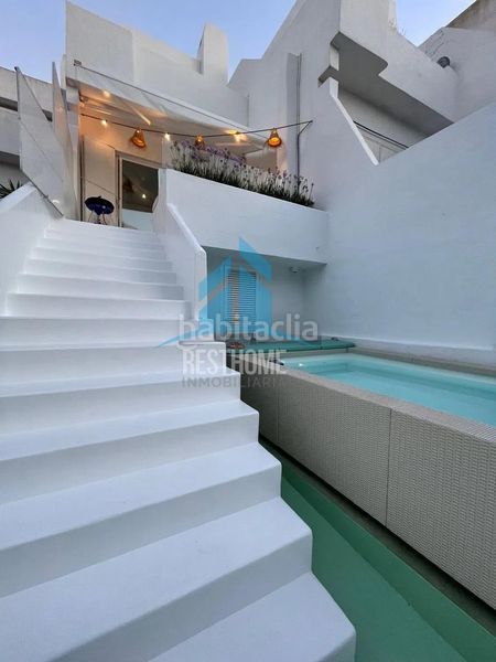 Foto ebd5cc2d-af64-4419-b89a-c74198b01ce4. Casa adossada amb piscina a Marina Botafoc-Talamanca Ibiza