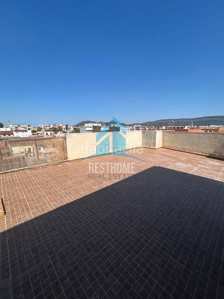Foto e8773287-1c59-400e-b296-ab64e8b45c1d. Àtic amb aparcament a Alcúdia de Crespins (l´)