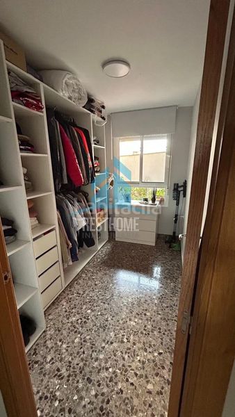 Foto c59a33e6-36a3-438f-b357-d324a2d78197. Pis a pueblo de Cullera Cullera