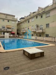 Semi detached house in Favara. Amplio adosado de 3 plantas con piscina comunitaria en favara