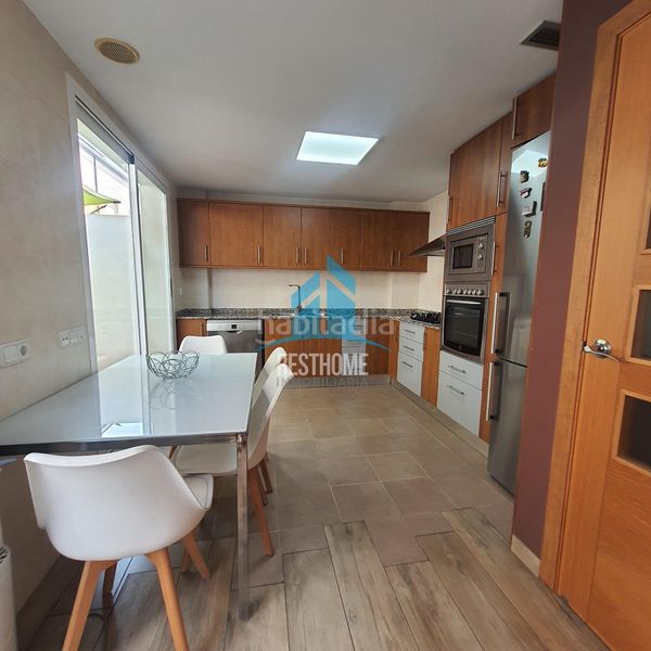 Foto 8e81b533-3281-404b-a87c-9ecae5e0afd0. Casa adossada amb calefacció aparcament a Moncada