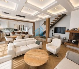 Chalet in El Faro. Exclusivo chalet a la venta en cap blanc