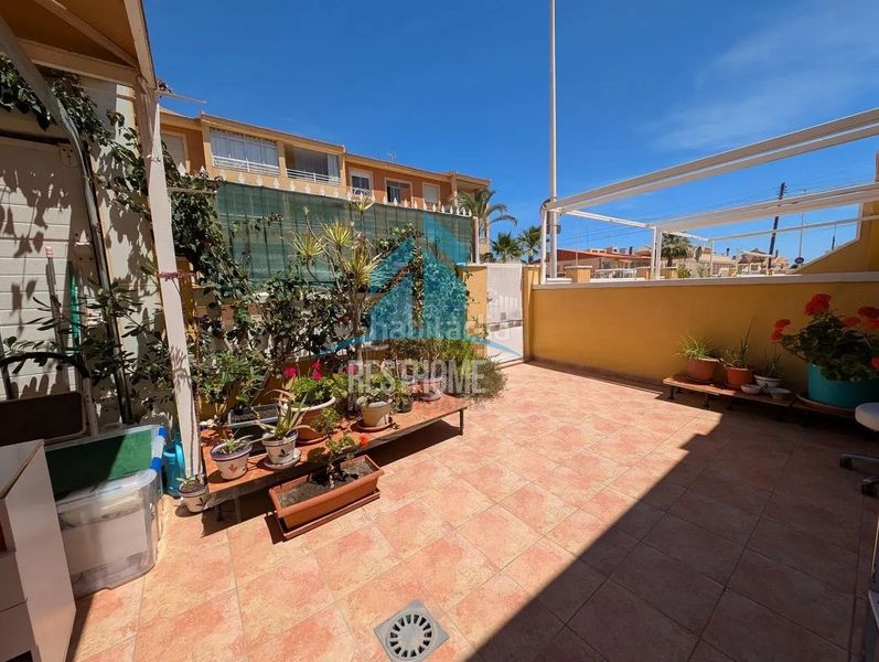 Foto b794277f-245f-44a2-a7a1-f4a32a471dda. Casa amb calefacció aparcament a Los Europeos Torrevieja