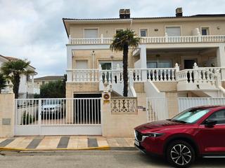 Casa adossada a Oliva Playa. Excelente casa adosada cerca del mar