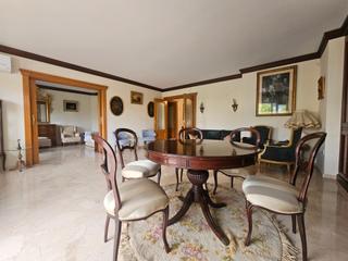 Location Appartement à Carrer de l'alcalde juan sancho 8. Amplio piso en el paseo de oliva