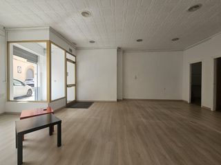 Lloguer Local Comercial a Carrer de les monges clarisses 14. Local comercial de 60 m2 en calle muy transitada de oliva