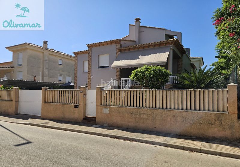 Foto c8510c38-aec6-4eb3-8a5a-71e76890f46f. Xalet a carrer de la juliola 8 a Oliva playa Oliva
