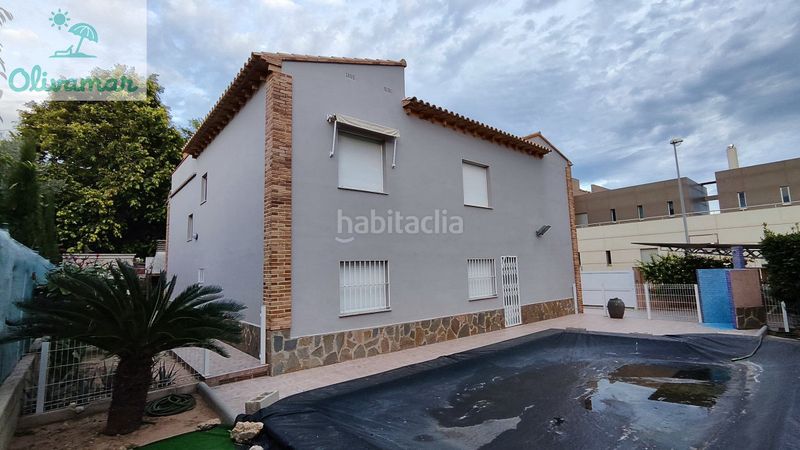 Foto f2e41a34-6d0f-4ce4-80c2-d5f2333bcc54. Chalet dans carrer de la juliola 8 dans Oliva playa Oliva