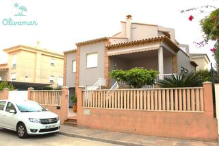 Chalet  Carrer de la juliola 8. Chalet independiente con piscina privada a 200 metros del mar en