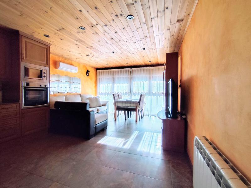 Foto 5be99bbf-b801-4951-8b34-59cb42e313f4. Casa adossada amb calefacció aparcament a Pontils