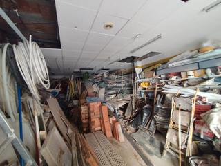 Local Comercial  Carrer de l'almirall cervera. Local almacén en venta – 131 m²
