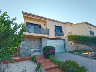 Chalet  Carrer taurus. Espectacular casa en venta – tranquilidad y espacio en piera