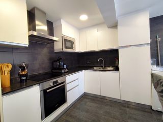 Etagenwohnung  Carrer del migdia. Vivienda reformada con anexo independiente y patio privado