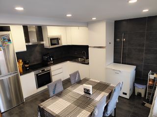 Etagenwohnung  Carrer del migdia. Vivienda reformada con anexo independiente y patio privado