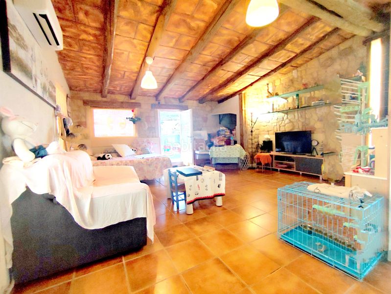 Foto c6cbc234-e089-457e-ba66-32ff274e222f. Casa amb xemeneia calefacció a Vilanova del Camí